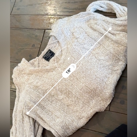 Abercrombie & Fitch Cropped knit sweater with hood size medium in cream - Picture 5 of 6
